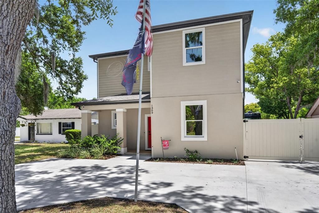 For Sale: $649,900 (3 beds, 3 baths, 2386 Square Feet)