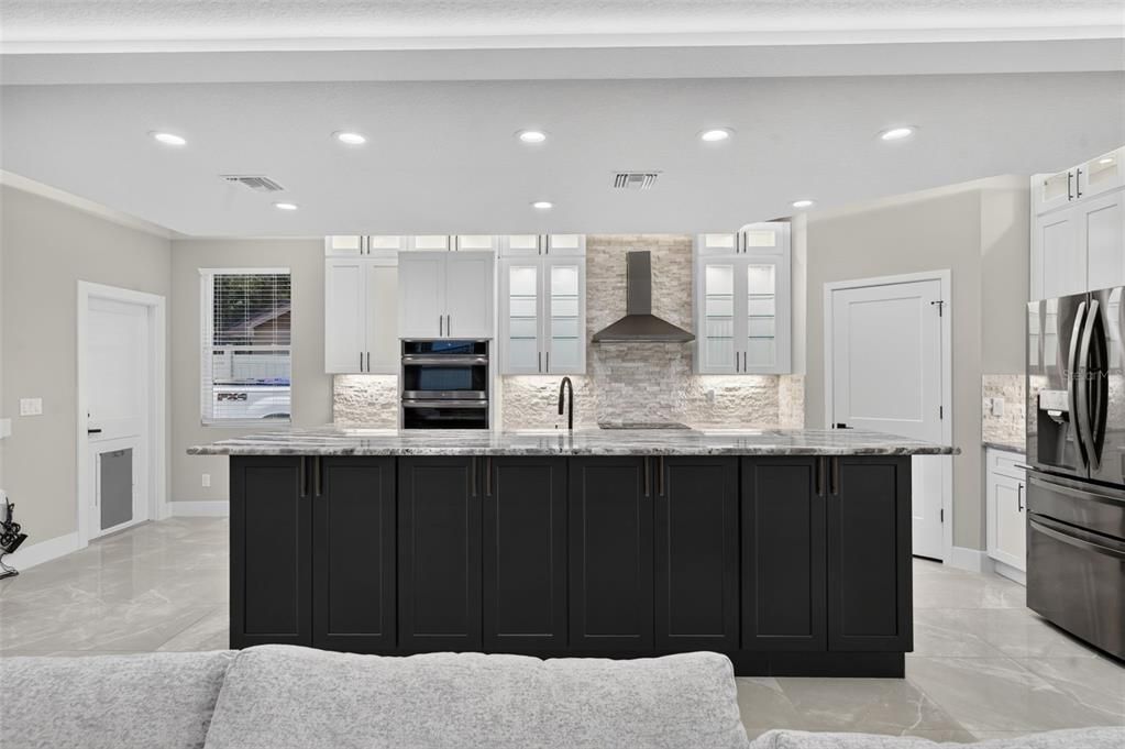 For Sale: $649,900 (3 beds, 3 baths, 2386 Square Feet)