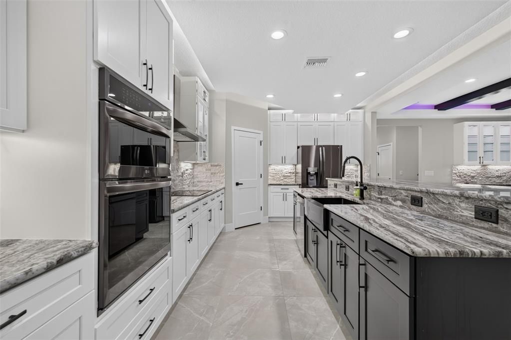 For Sale: $649,900 (3 beds, 3 baths, 2386 Square Feet)