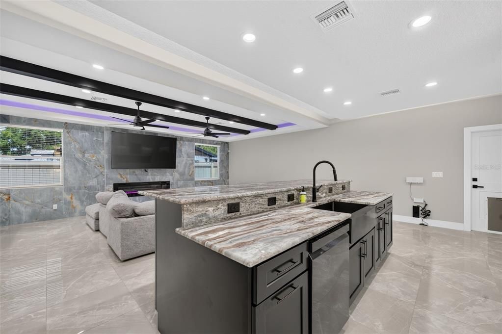 For Sale: $649,900 (3 beds, 3 baths, 2386 Square Feet)