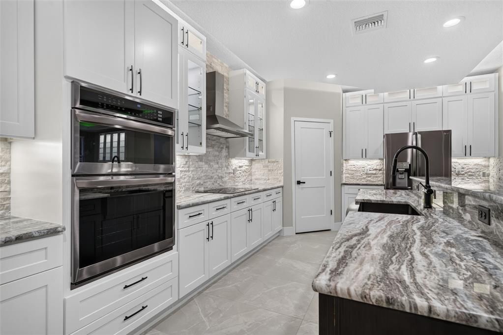 For Sale: $649,900 (3 beds, 3 baths, 2386 Square Feet)
