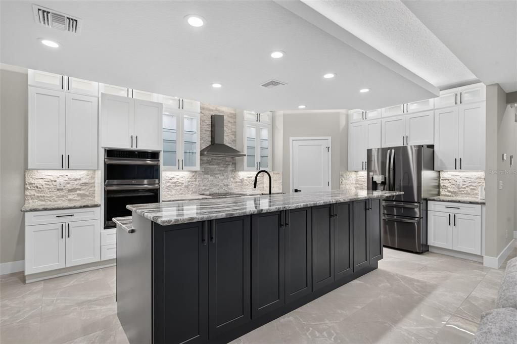 For Sale: $649,900 (3 beds, 3 baths, 2386 Square Feet)