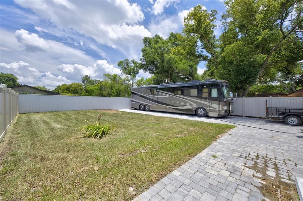 For Sale: $649,900 (3 beds, 3 baths, 2386 Square Feet)