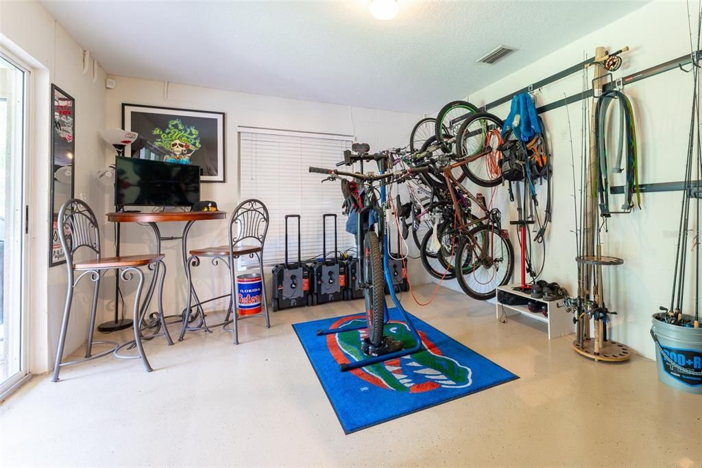 Activo con contrato: $1,015,000 (3 camas, 2 baños, 2867 Pies cuadrados)