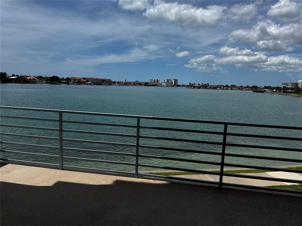 En Venta: $649,000 (3 camas, 2 baños, 1300 Pies cuadrados)