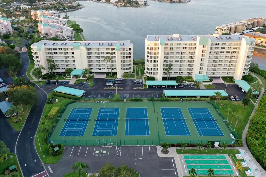 En Venta: $649,000 (3 camas, 2 baños, 1300 Pies cuadrados)