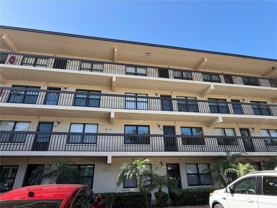 Recently Rented: $1,300 (2 beds, 2 baths, 1001 Square Feet)