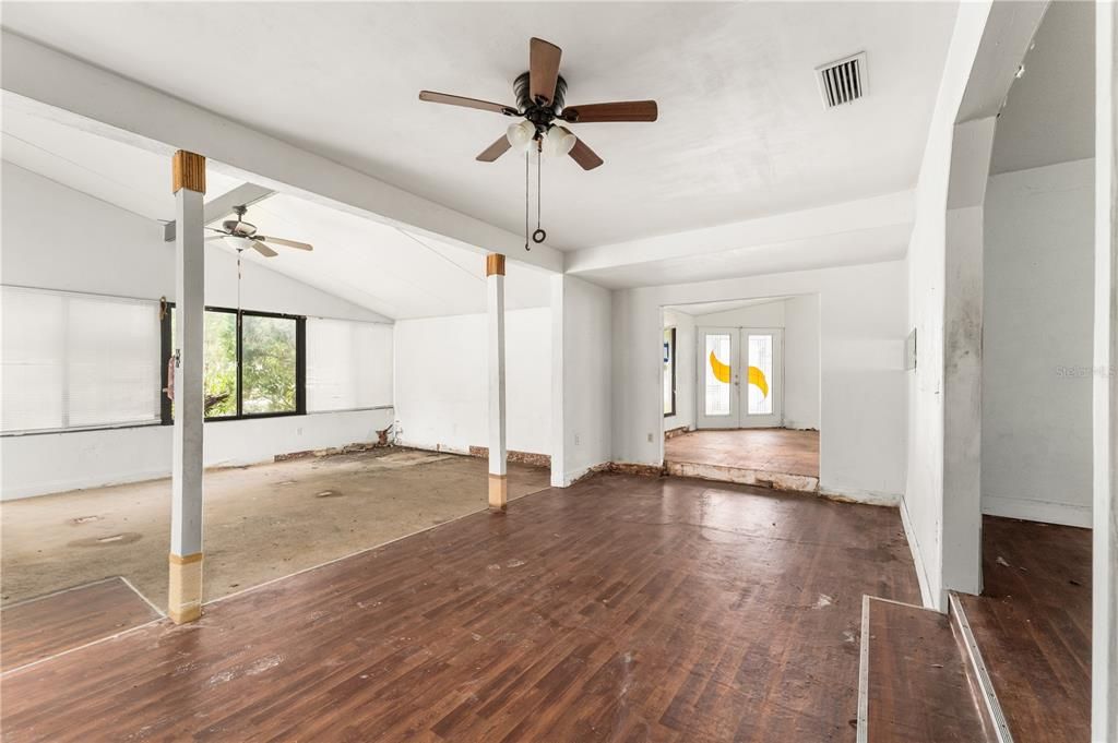 En Venta: $159,950 (4 camas, 2 baños, 2459 Pies cuadrados)