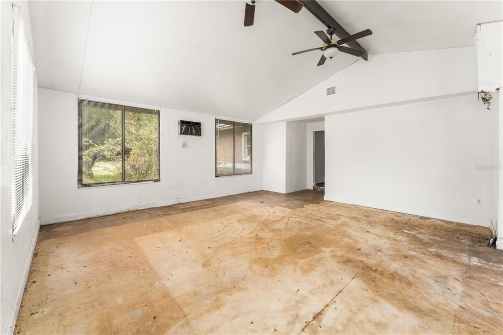 En Venta: $159,950 (4 camas, 2 baños, 2459 Pies cuadrados)