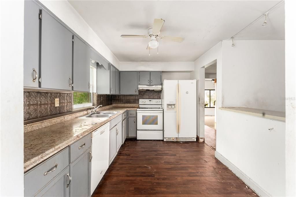 En Venta: $159,950 (4 camas, 2 baños, 2459 Pies cuadrados)