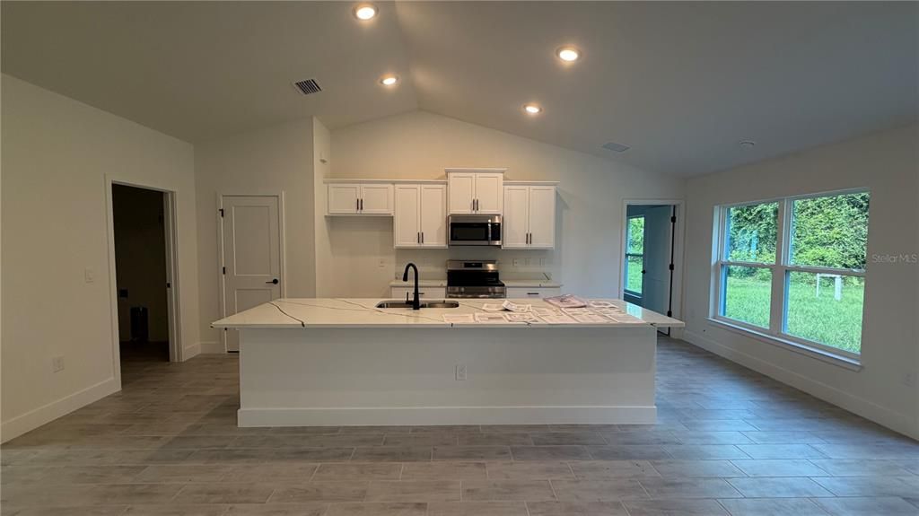 Active With Contract: $393,300 (3 beds, 3 baths, 2117 Square Feet)