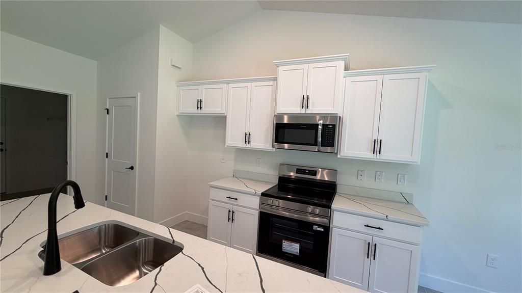 Active With Contract: $393,300 (3 beds, 3 baths, 2117 Square Feet)