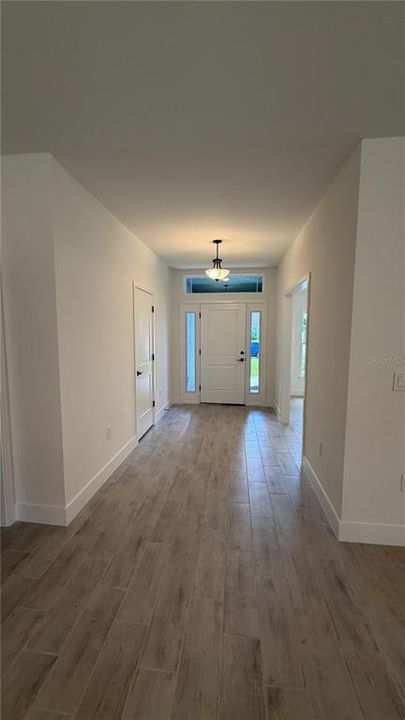 Active With Contract: $393,300 (3 beds, 3 baths, 2117 Square Feet)