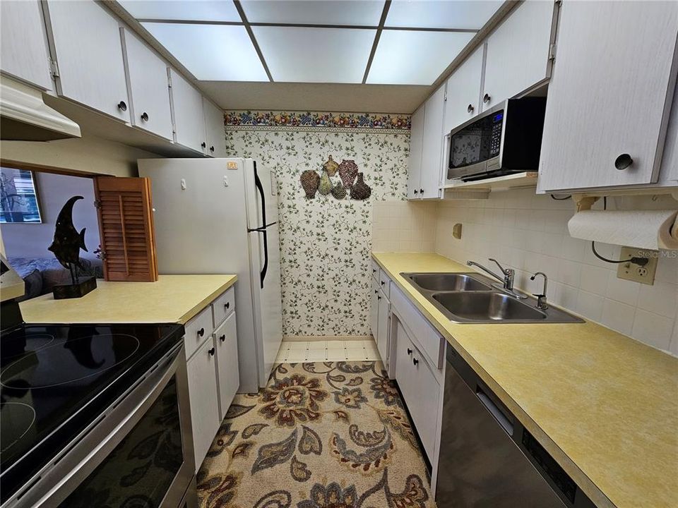 For Rent: $2,850 (1 beds, 1 baths, 647 Square Feet)
