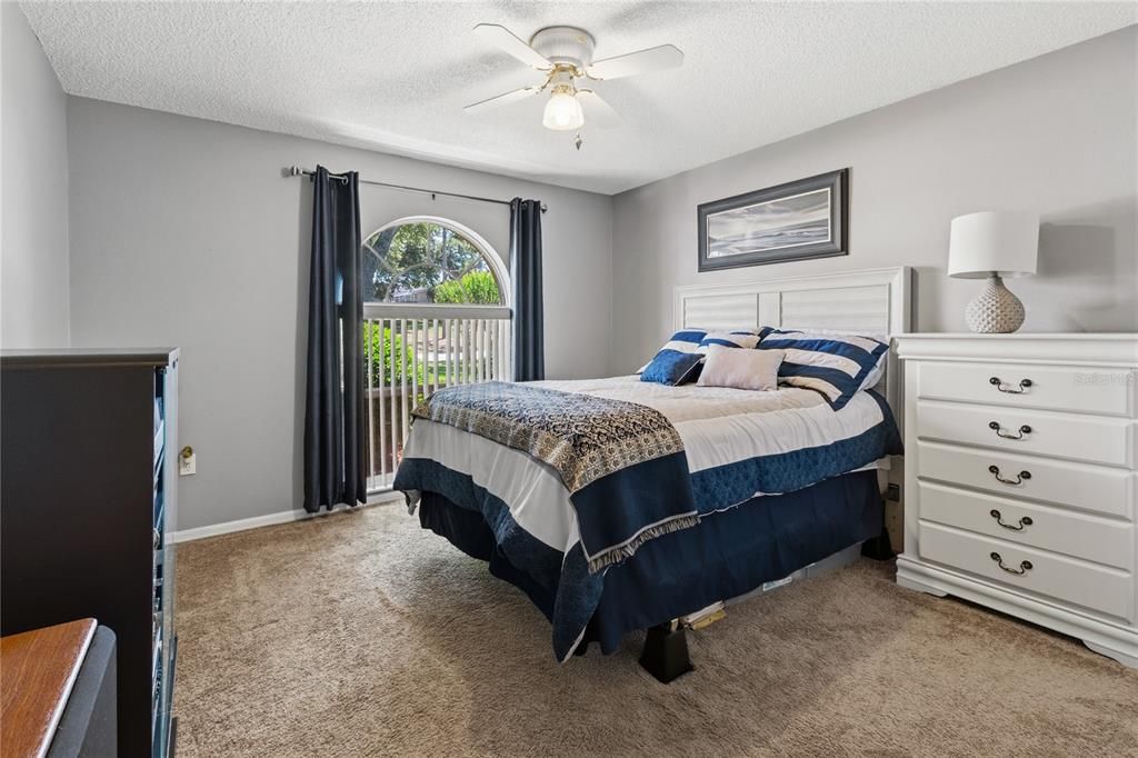 Activo con contrato: $359,000 (3 camas, 2 baños, 1881 Pies cuadrados)