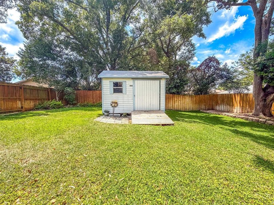 Activo con contrato: $359,000 (3 camas, 2 baños, 1881 Pies cuadrados)