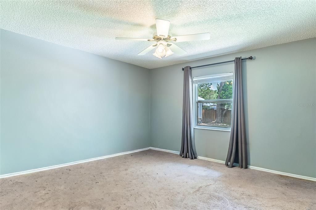 Activo con contrato: $359,000 (3 camas, 2 baños, 1881 Pies cuadrados)