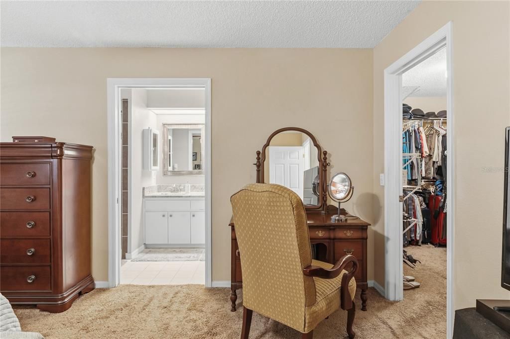 Activo con contrato: $359,000 (3 camas, 2 baños, 1881 Pies cuadrados)