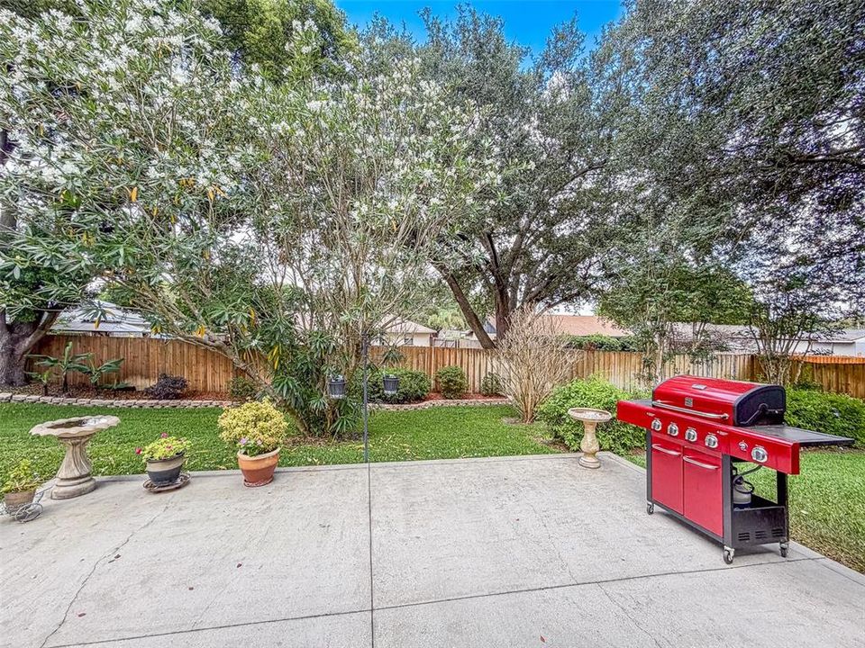 Activo con contrato: $359,000 (3 camas, 2 baños, 1881 Pies cuadrados)
