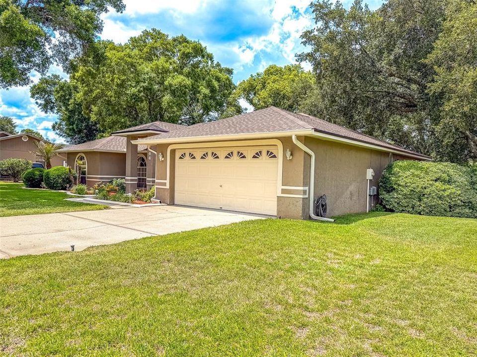 Activo con contrato: $359,000 (3 camas, 2 baños, 1881 Pies cuadrados)