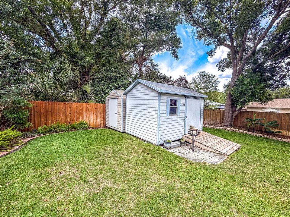 Activo con contrato: $359,000 (3 camas, 2 baños, 1881 Pies cuadrados)