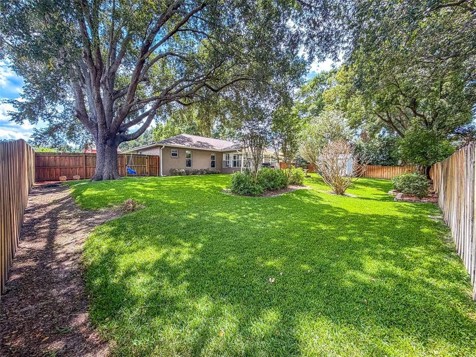 Activo con contrato: $359,000 (3 camas, 2 baños, 1881 Pies cuadrados)