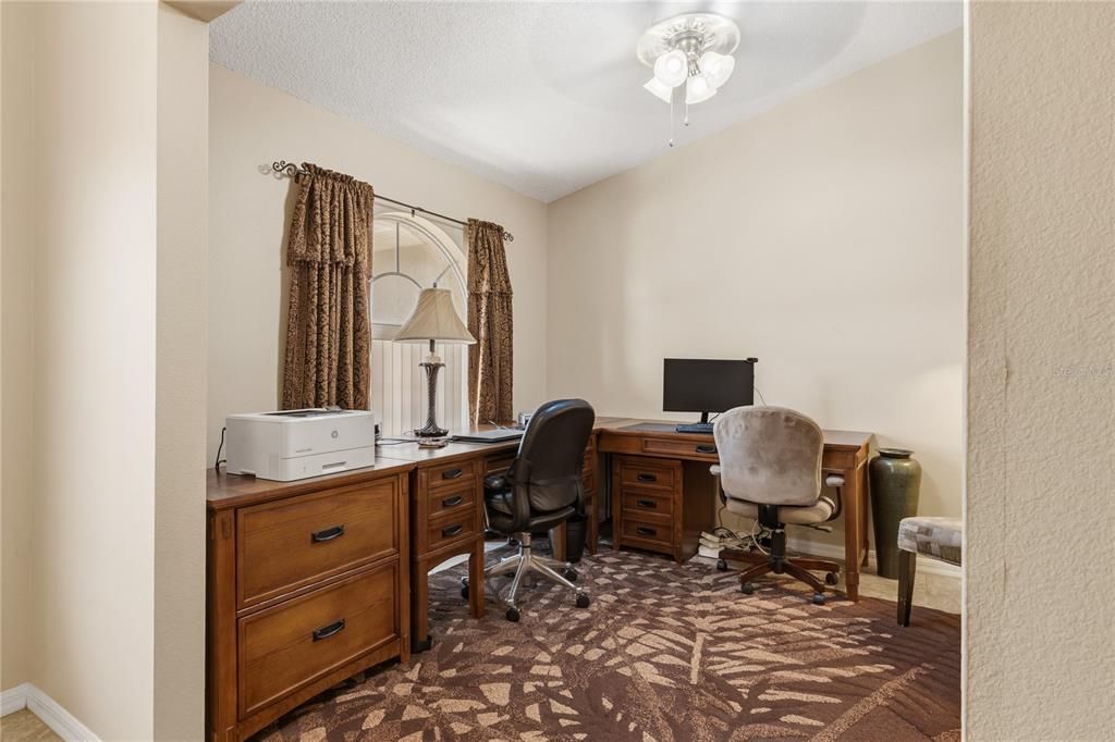Activo con contrato: $359,000 (3 camas, 2 baños, 1881 Pies cuadrados)