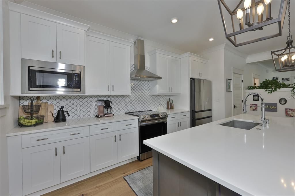 Active With Contract: $735,000 (3 beds, 2 baths, 1848 Square Feet)