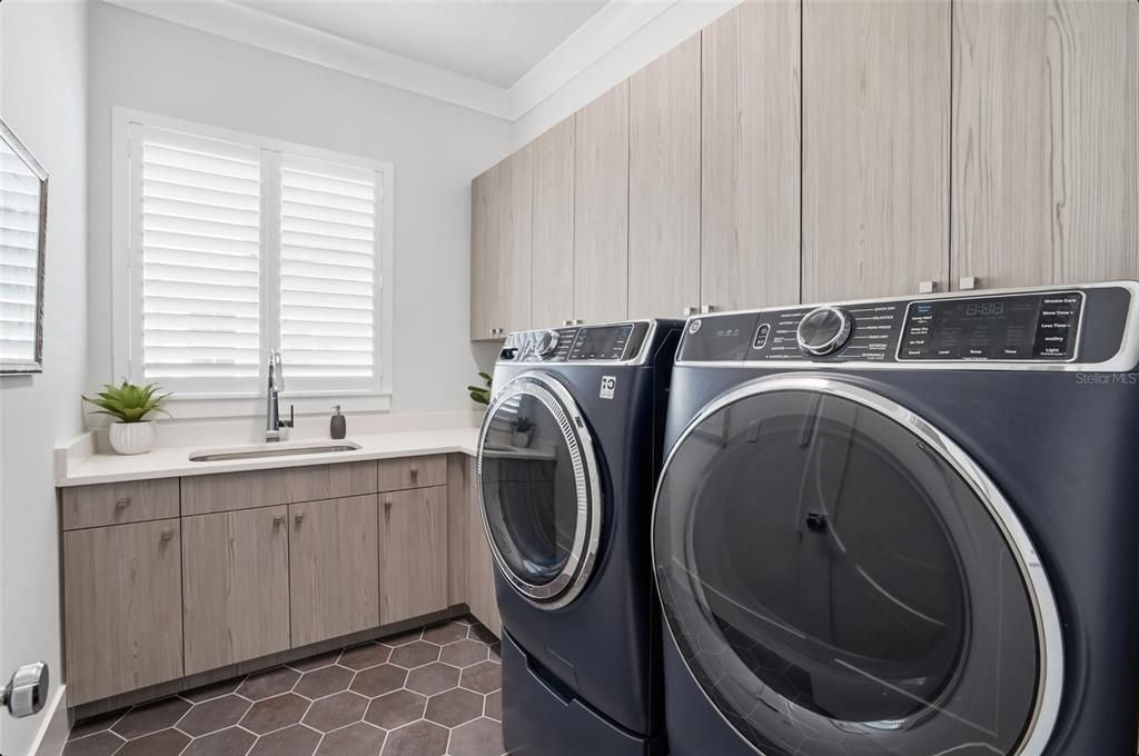 Active With Contract: $2,750,000 (3 beds, 4 baths, 3612 Square Feet)