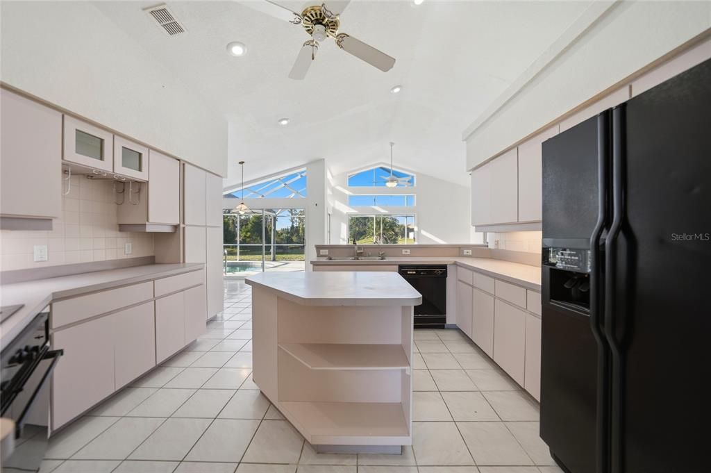 Activo con contrato: $375,000 (3 camas, 3 baños, 2159 Pies cuadrados)