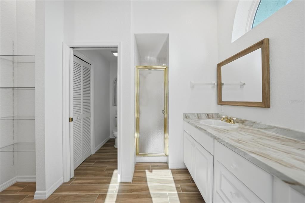 Activo con contrato: $375,000 (3 camas, 3 baños, 2159 Pies cuadrados)