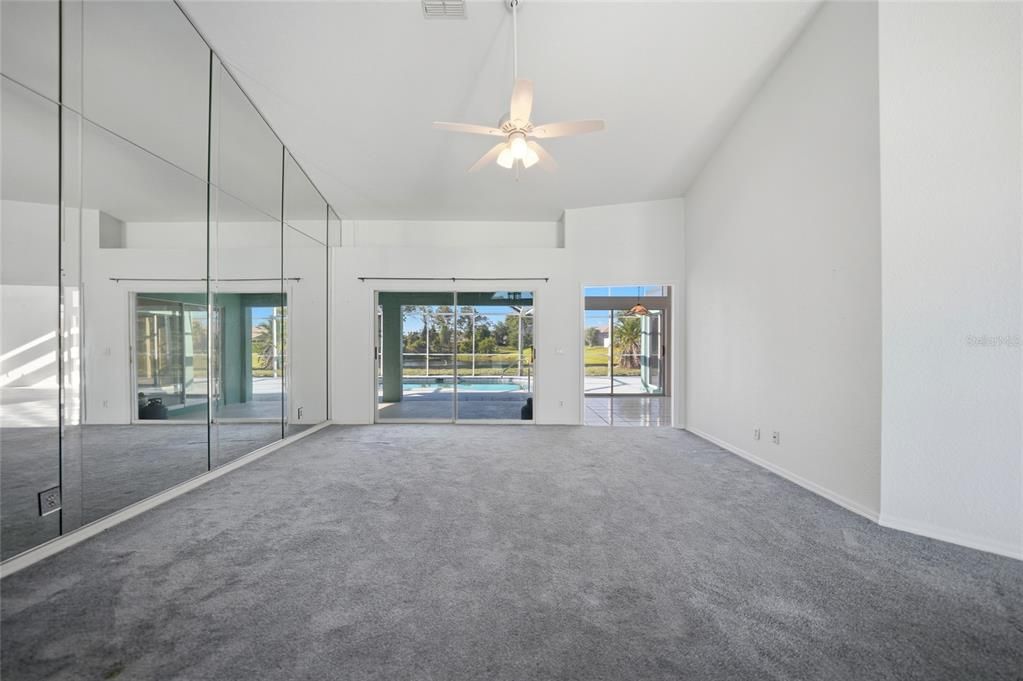 Activo con contrato: $375,000 (3 camas, 3 baños, 2159 Pies cuadrados)