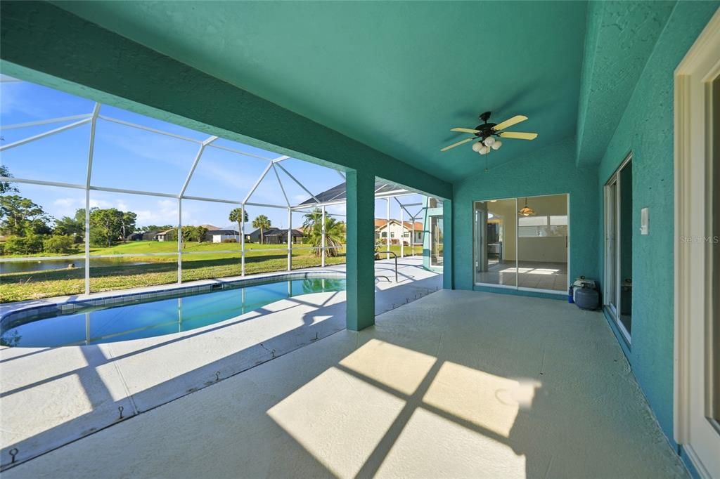 Activo con contrato: $375,000 (3 camas, 3 baños, 2159 Pies cuadrados)