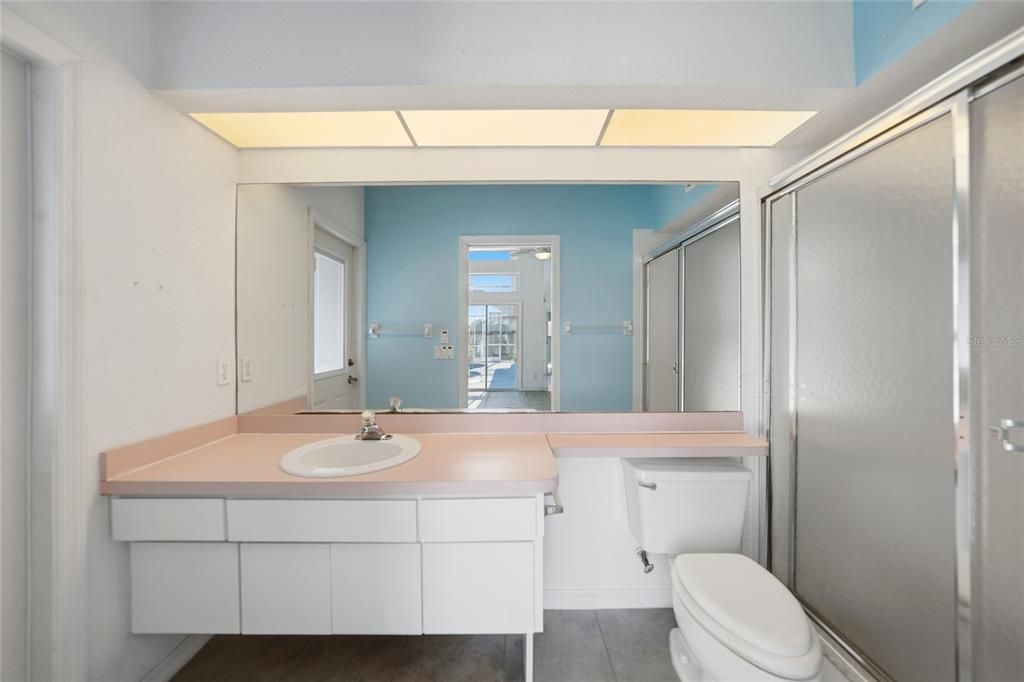 Activo con contrato: $375,000 (3 camas, 3 baños, 2159 Pies cuadrados)