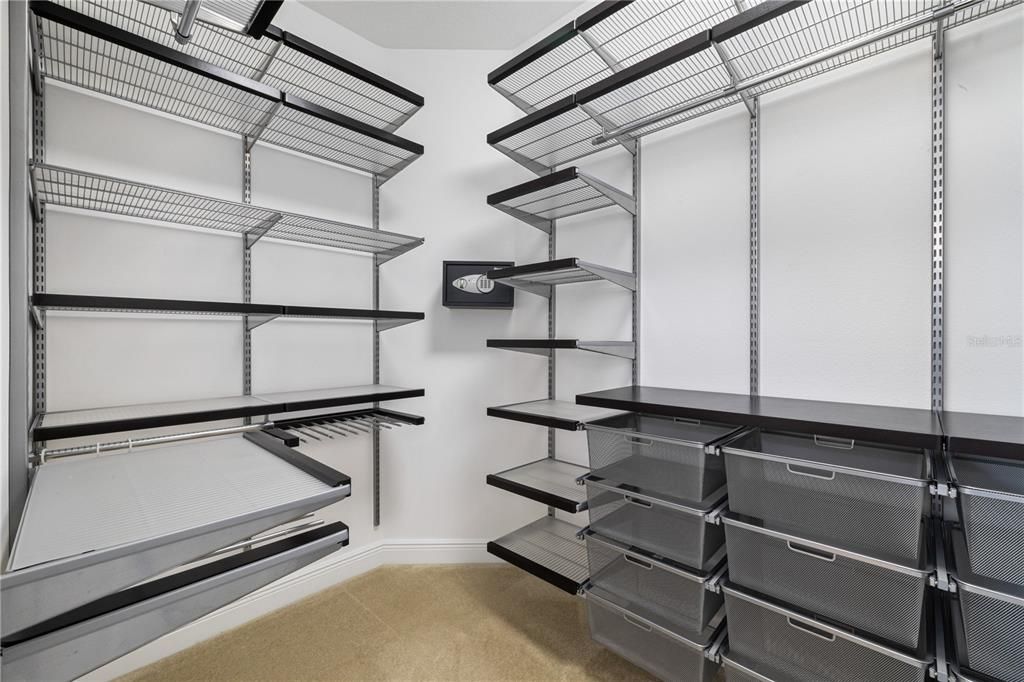 Activo con contrato: $909,000 (5 camas, 3 baños, 2953 Pies cuadrados)