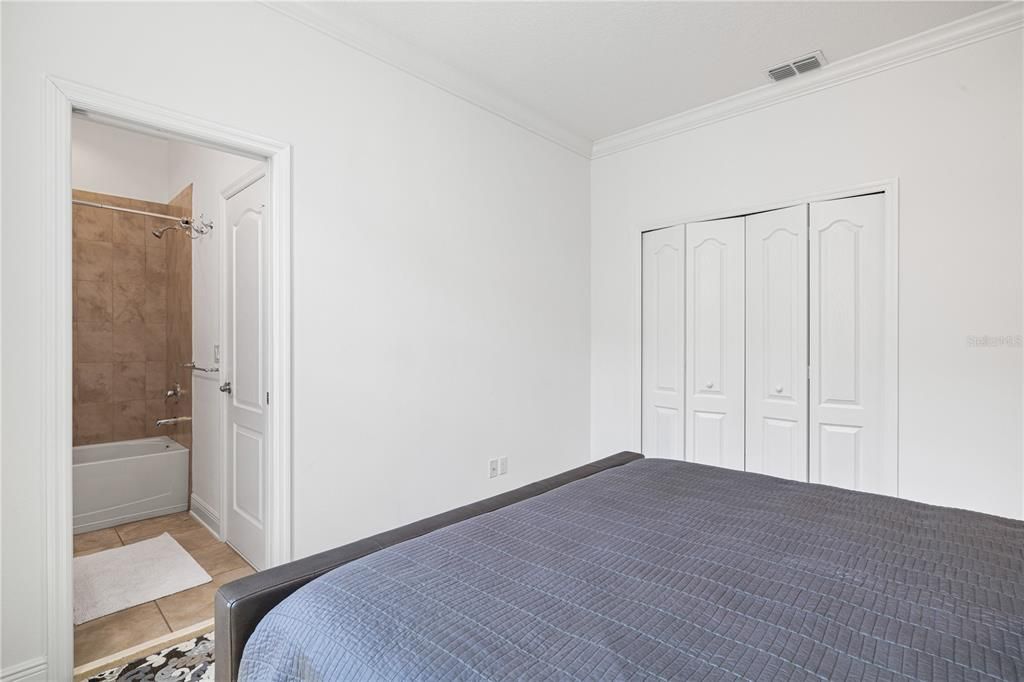 Activo con contrato: $909,000 (5 camas, 3 baños, 2953 Pies cuadrados)