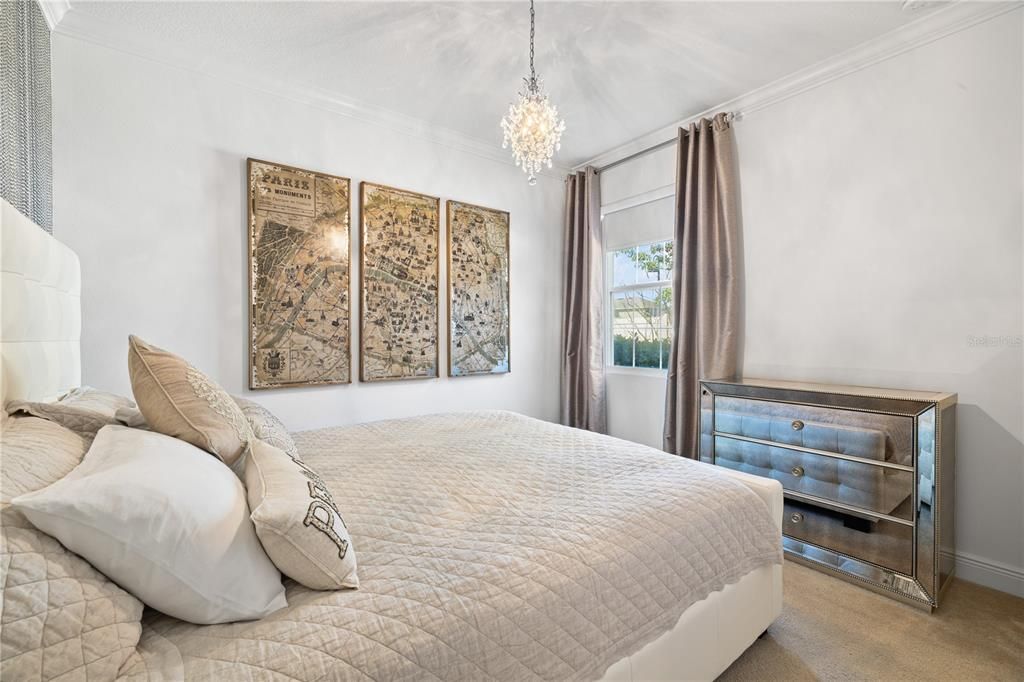 Activo con contrato: $909,000 (5 camas, 3 baños, 2953 Pies cuadrados)