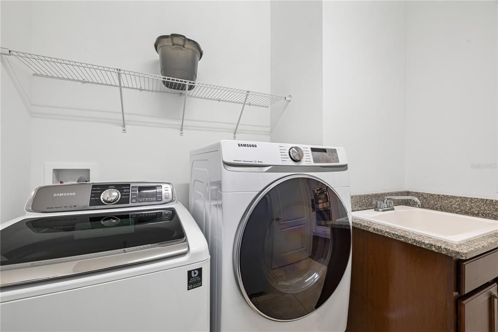 Activo con contrato: $909,000 (5 camas, 3 baños, 2953 Pies cuadrados)