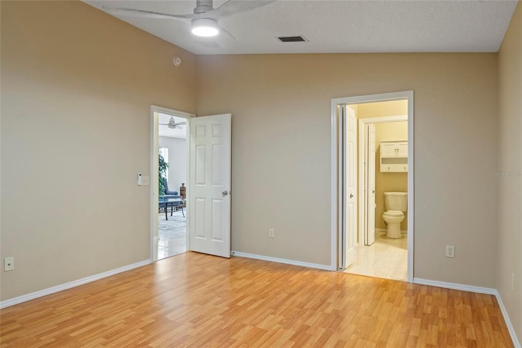 Activo con contrato: $267,000 (2 camas, 2 baños, 1188 Pies cuadrados)