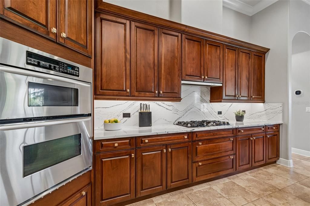 Activo con contrato: $1,150,000 (5 camas, 5 baños, 4492 Pies cuadrados)