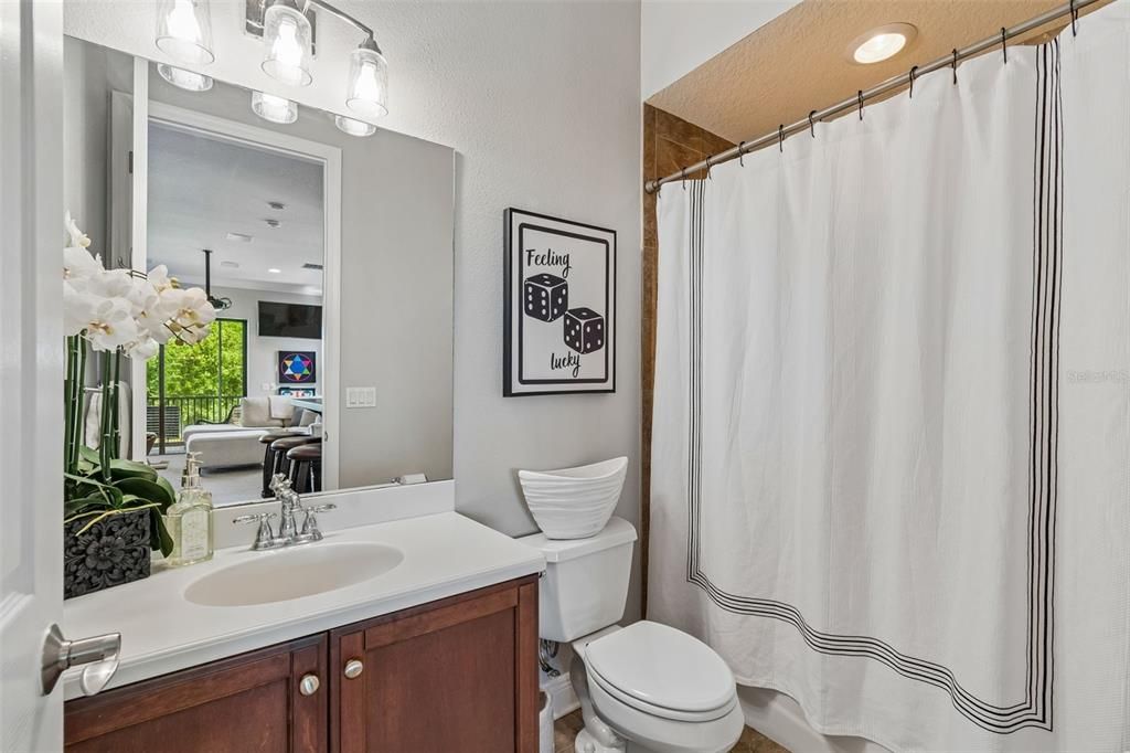 Activo con contrato: $1,150,000 (5 camas, 5 baños, 4492 Pies cuadrados)