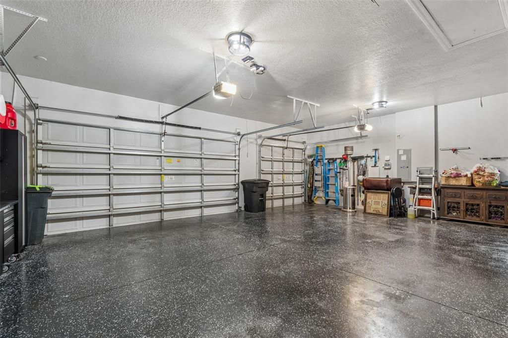 Activo con contrato: $1,150,000 (5 camas, 5 baños, 4492 Pies cuadrados)