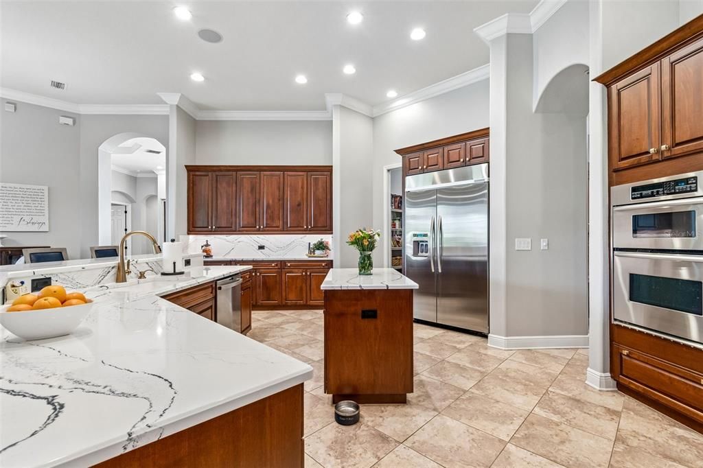 Activo con contrato: $1,150,000 (5 camas, 5 baños, 4492 Pies cuadrados)