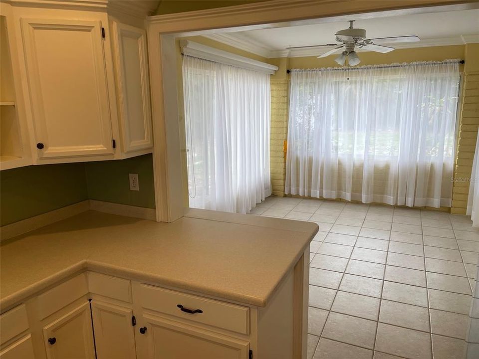 For Sale: $569,000 (2 beds, 1 baths, 1022 Square Feet)