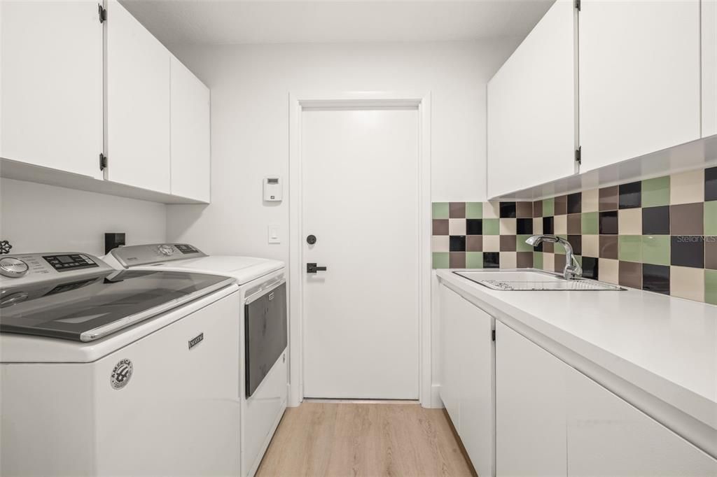 На продажу: $1,299,000 (4 спален, 3 ванн, 4320 Квадратных фут)
