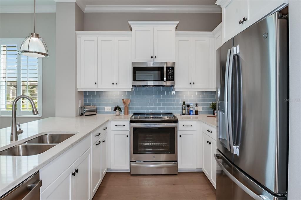 Active With Contract: $334,571 (2 beds, 2 baths, 1660 Square Feet)