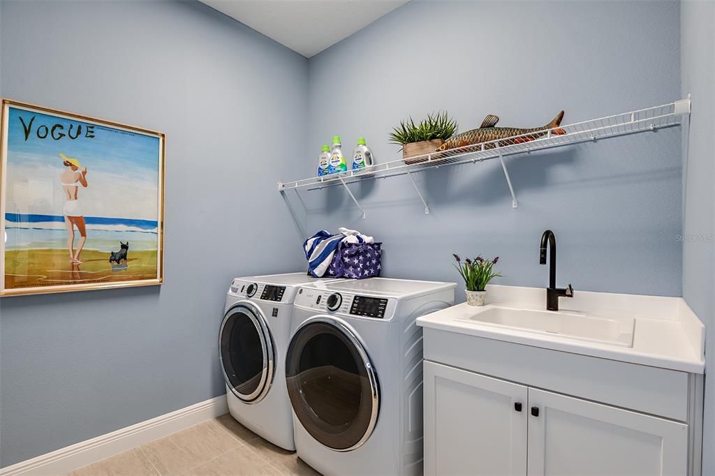 Active With Contract: $334,571 (2 beds, 2 baths, 1660 Square Feet)
