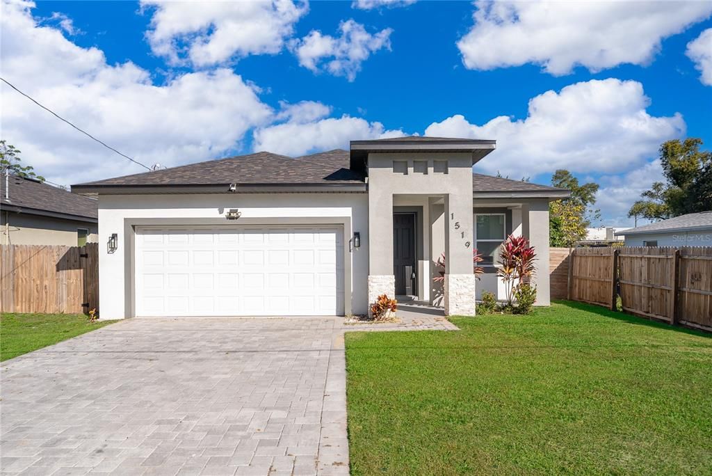 For Rent: $2,800 (4 beds, 2 baths, 1686 Square Feet)