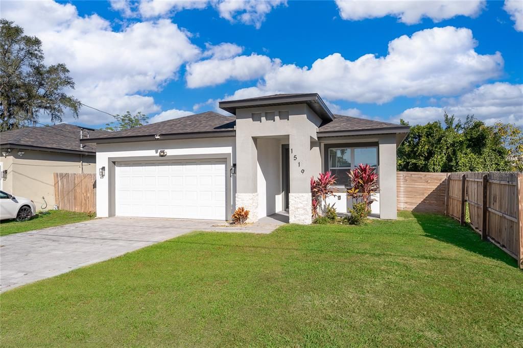 For Rent: $2,800 (4 beds, 2 baths, 1686 Square Feet)