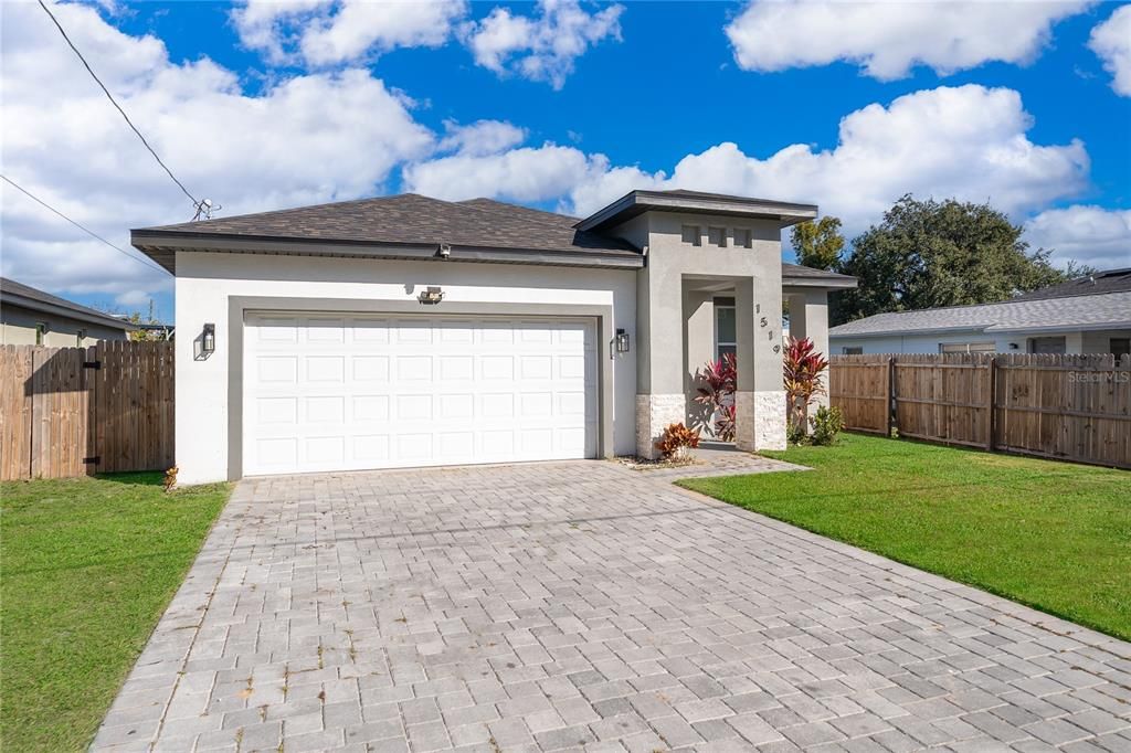 For Rent: $2,800 (4 beds, 2 baths, 1686 Square Feet)